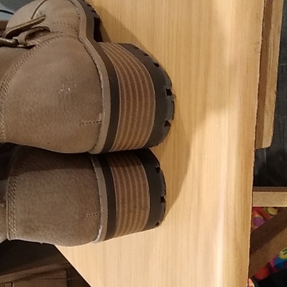 Boots - Picture 3 of 3